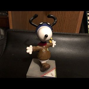 Peanuts Snoopy and Woodstock MN Statue